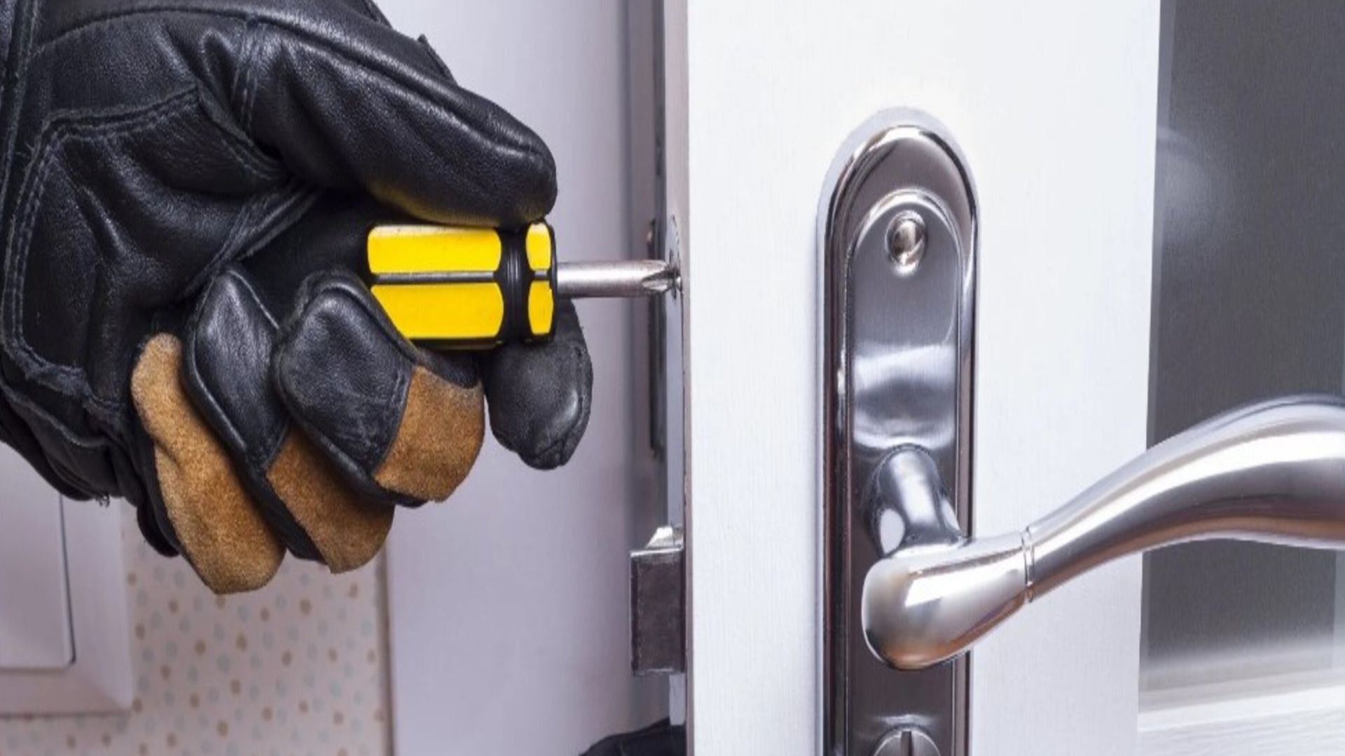 פורץ מנעולים בקריות